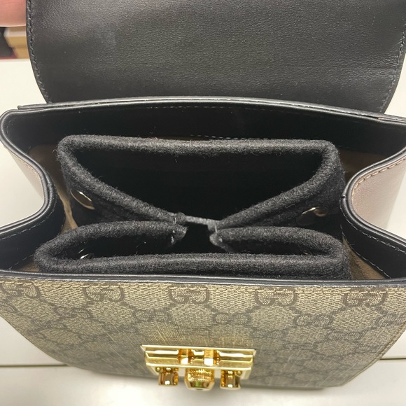 Gucci Padlock GG Supreme Convertible backpack/ crossbody. - Picture 7 of 15